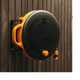 Fiskars Zestaw bębnów na wąż S + uchwyt ścienny 1026376